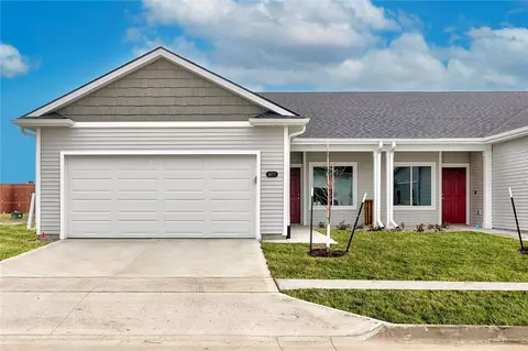 877 Sawgrass Dr, Norwalk, IA 50211