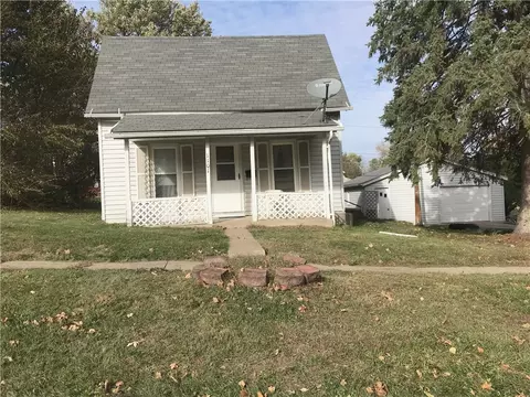 1101 E Montgomery St, Knoxville, IA 50138