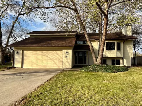 707 Crystal St, Ames, IA 50010