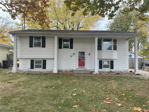 3210 E 41st Ct, Des Moines, IA 50317