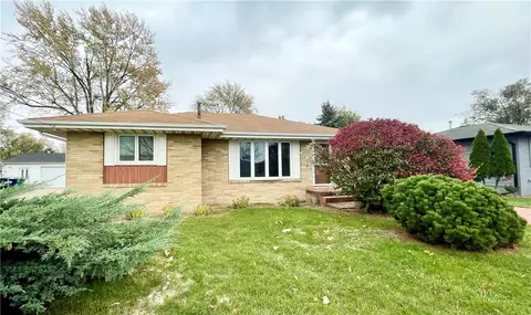 4213 70th St, Urbandale, IA 50322