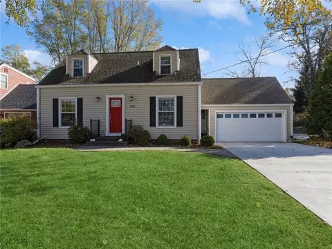 1325 48th St, Des Moines, IA 50311