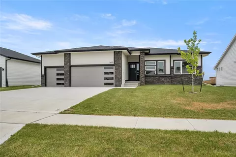 2605 Abbott Dr, Waukee, IA 50263