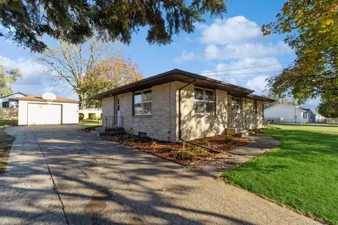 2501 E 40th St, Des Moines, IA 50317