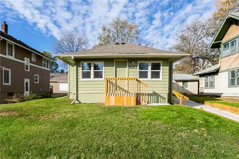 680 35th St, Des Moines, IA 50312