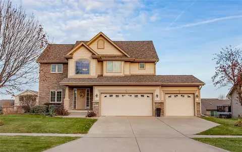 4461 NW 164th St, Clive, IA 50325