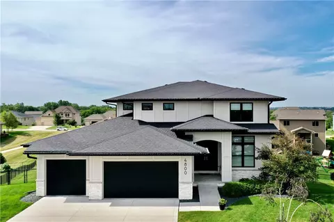 4800 145th St, Urbandale, IA 50323