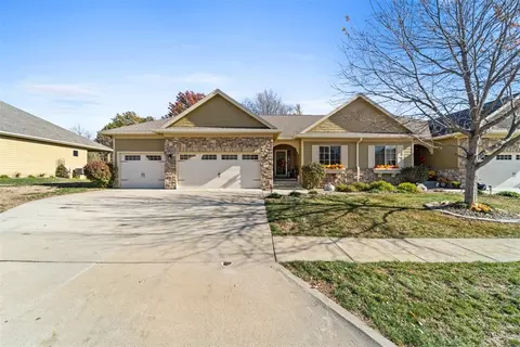 1013 Eagle Creek Blvd SW, Altoona, IA 50009
