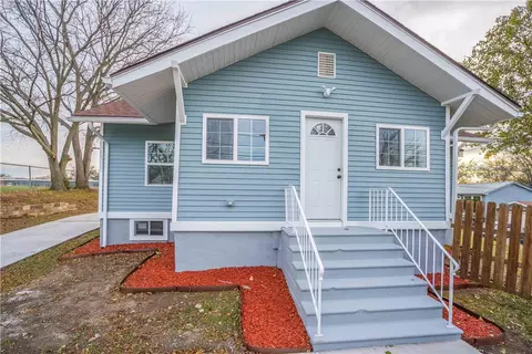 208 Kenyon Ave, Des Moines, IA 50315