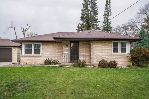 3114 Don Lee Ct, Des Moines, IA 50317