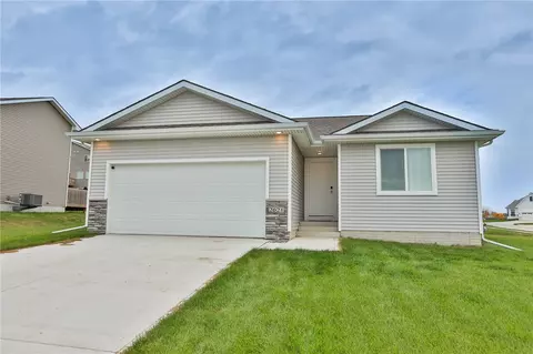 2621 21st St SW, Altoona, IA 50009