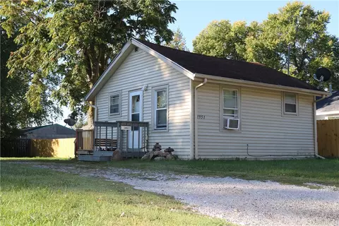 2951 Garfield Ave, Des Moines, IA 50317