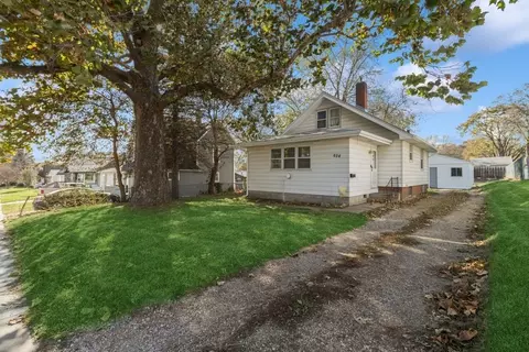 624 8th St, West Des Moines, IA 50265