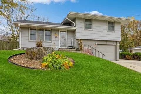 4577 Fairview Dr, Pleasant Hill, IA 50327