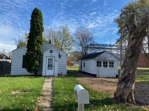 321 2nd St, West Des Moines, IA 50265