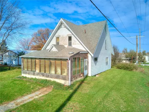 512 Spring St, Brooklyn, IA 52211