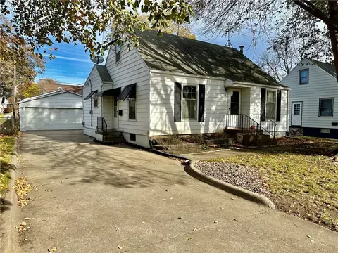 313 Hillside Ave, West Des Moines, IA 50265
