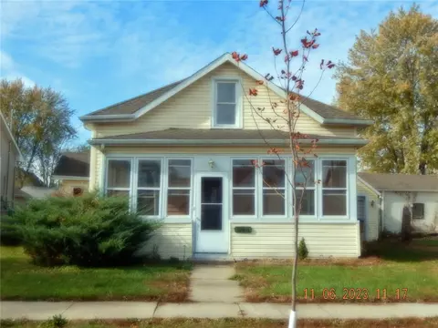 228 3rd St, West Des Moines, IA 50265
