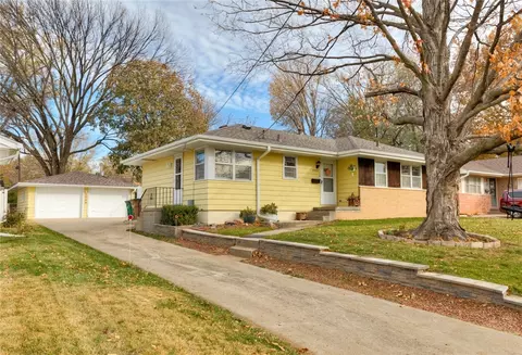 2309 Hillside Ave, West Des Moines, IA 50265