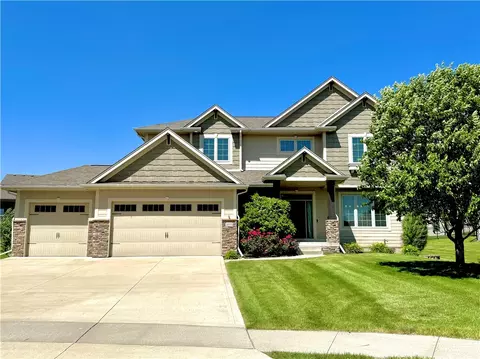 16555 Creekside Cir, Clive, IA 50325