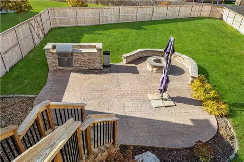 575 SE Madrone Ln, Waukee, IA 50263