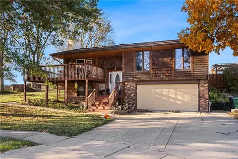 140 Dayton Cir, Hartford, IA 50118