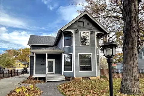 1021 26th St, Des Moines, IA 50311