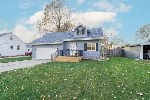 603 E 9th St S, Newton, IA 50208