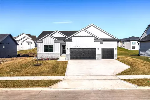 17983 Valleyview Dr, Clive, IA 50325