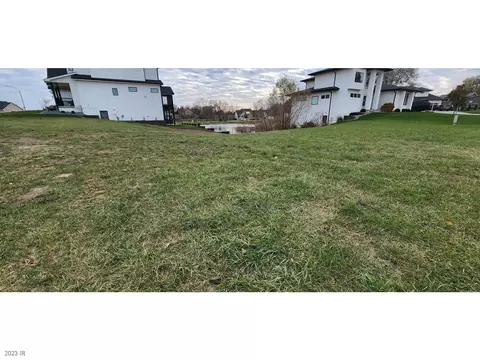 1015 Ford Ln, Waukee, IA 50263