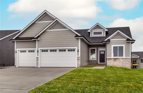 732 NE Doe Pointe Dr, Ankeny, IA 50021