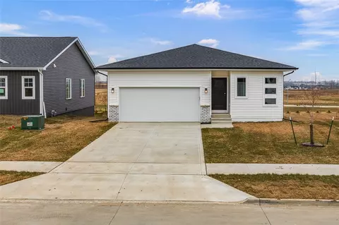 16659 Mill Pond Dr, Urbandale, IA 50323