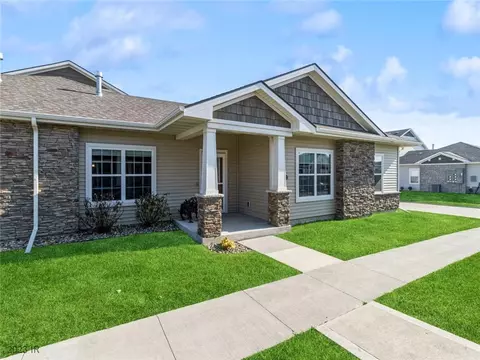 8987 Nelle Ln, West Des Moines, IA 50266