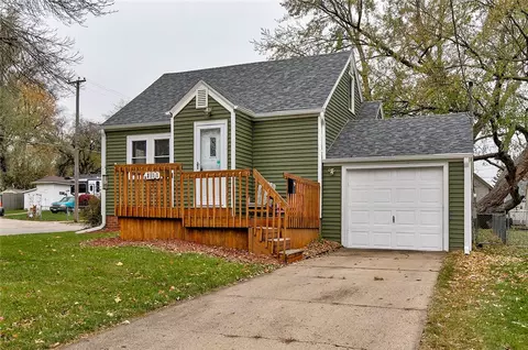 4100 69th St, Urbandale, IA 50322