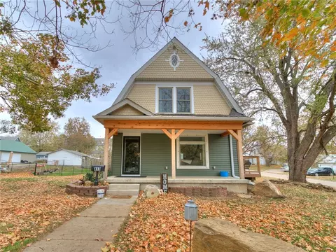 413 S 3rd St, Knoxville, IA 50138