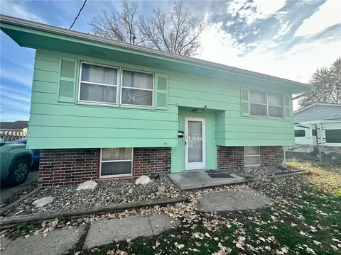 2945 Cleveland Ave, Des Moines, IA 50317