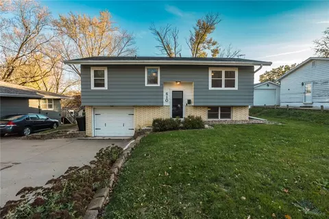 610 E Cronkhite St, Knoxville, IA 50138