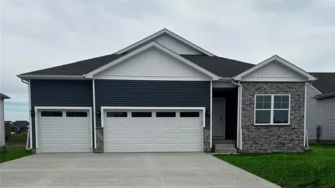 905 Melody Cir, Waukee, IA 50263
