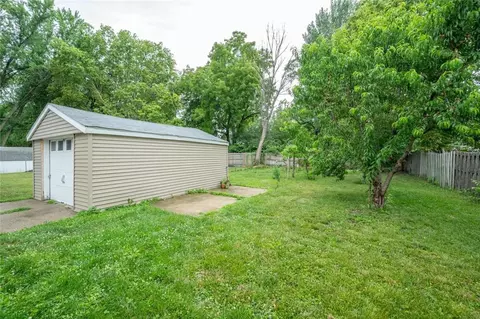 1424 E 16th St, Des Moines, IA 50316