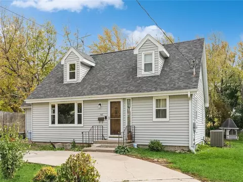 917 S 8th Ave W, Newton, IA 50208