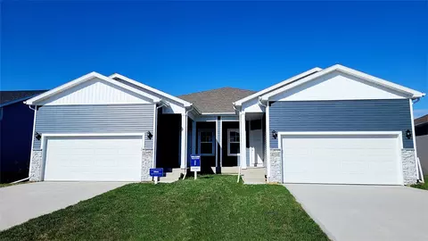4738 172nd St, Urbandale, IA 50323
