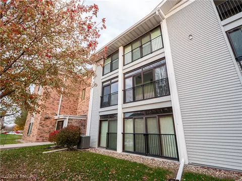 4821 86th St #17, Urbandale, IA 50322