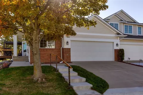 9924 Cheshire Ln, Johnston, IA 50131