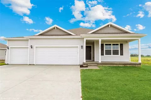 800 Knoll Dr, Norwalk, IA 50211