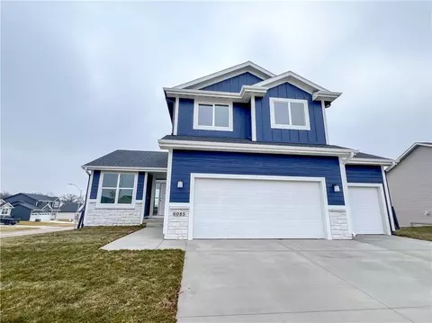 6085 Martin Dr, Pleasant Hill, IA 50327
