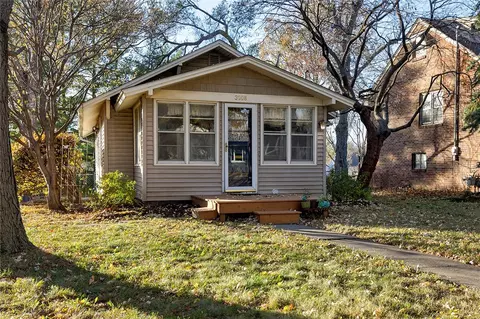 3008 54th St, Des Moines, IA 50310
