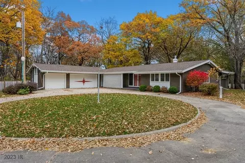 3027 38th St, Des Moines, IA 50310