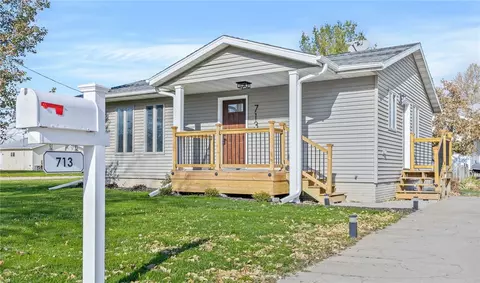 713 W Jones St, Knoxville, IA 50138