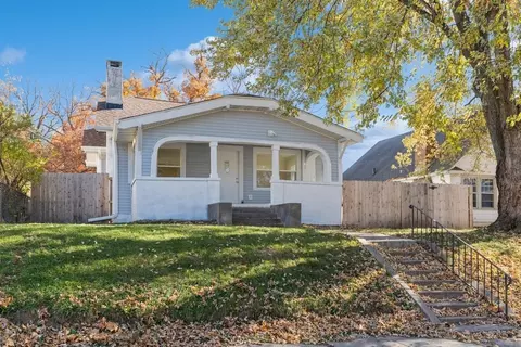 3207 7th St, Des Moines, IA 50313