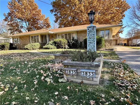 3833 38th St, Des Moines, IA 50310